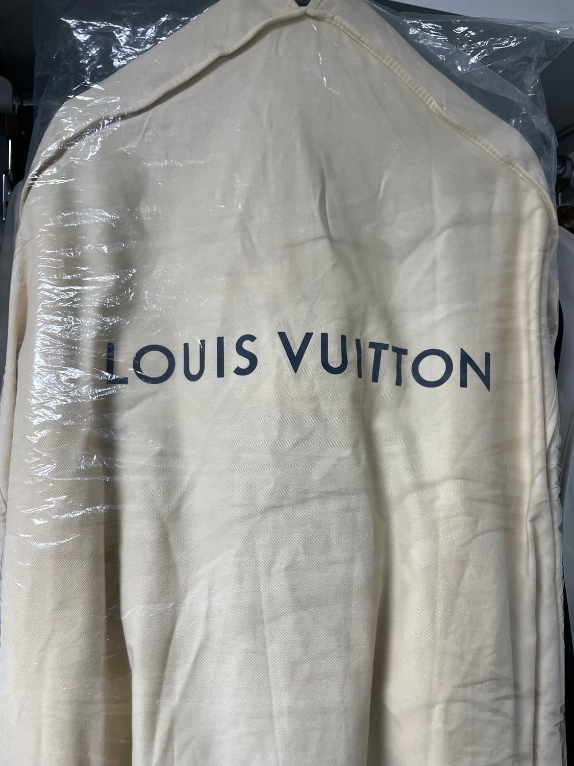 새상품 25SS 루이비통 엠브로이더드 레더 바시티 46 영수증O 상품이미지3