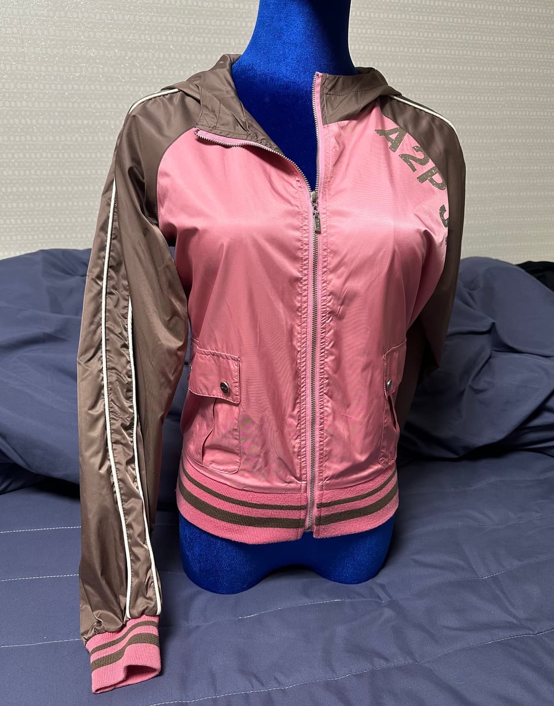 빈티지 딸기초코 바람막이 상품이미지1