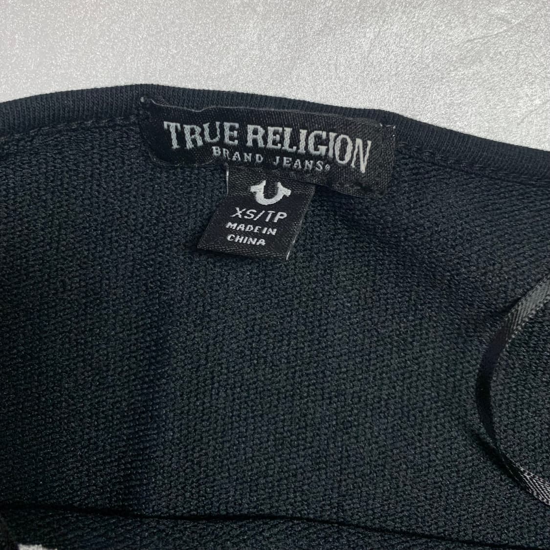 트루 릴리젼 오프숄더 롱슬리브 크롭탑 상품이미지3