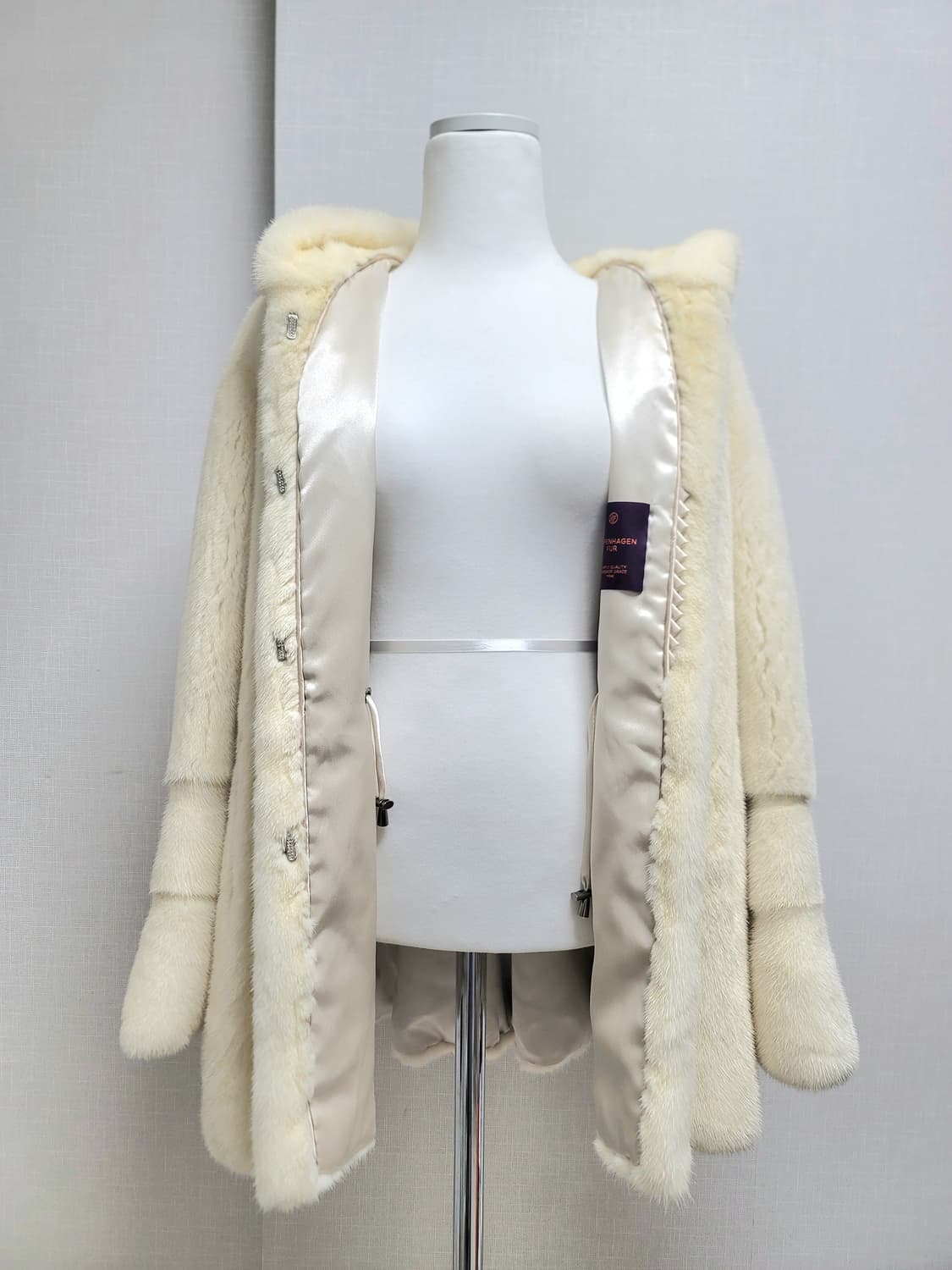 🎀코펜하겐 퍼플 등급🎀 펄화이트에 가까운 크림색 후드 밍크코트 상품이미지1