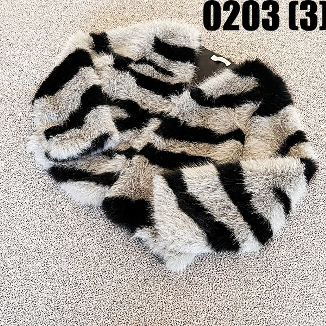 [실측확인] KONHANFAN 여성 지브라패턴 인조 퍼 자켓 상품이미지1