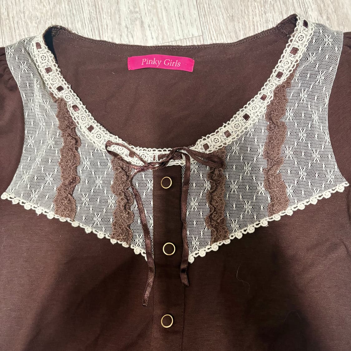 핑키걸스 브라운 레이스 라떼갸루 반팔티  상품이미지2