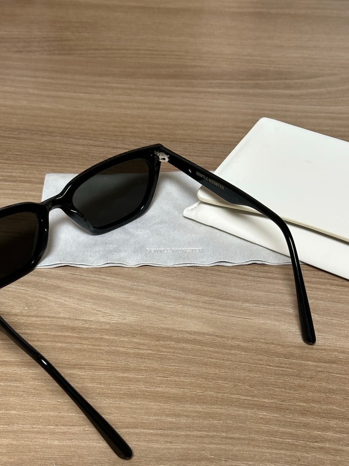 젠틀몬스터 LOTI 블랙 선글라스 상품이미지2