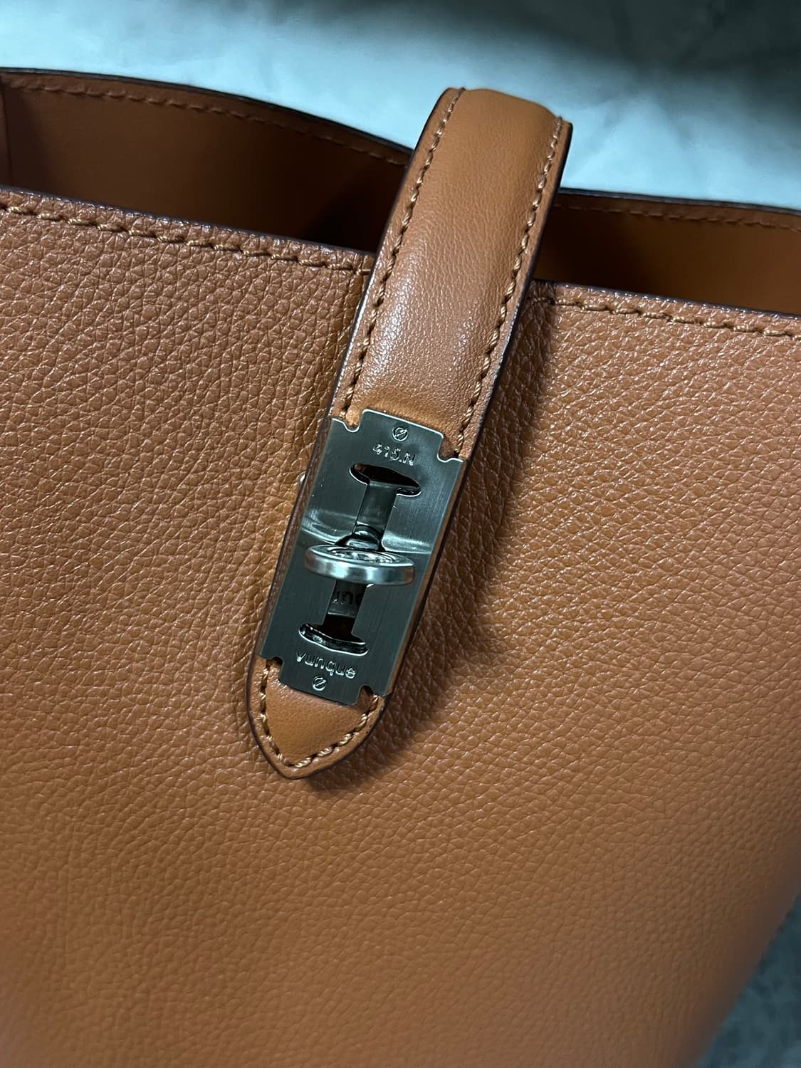 분크 부기 호보 피콜로 가방 브라운 상품이미지6