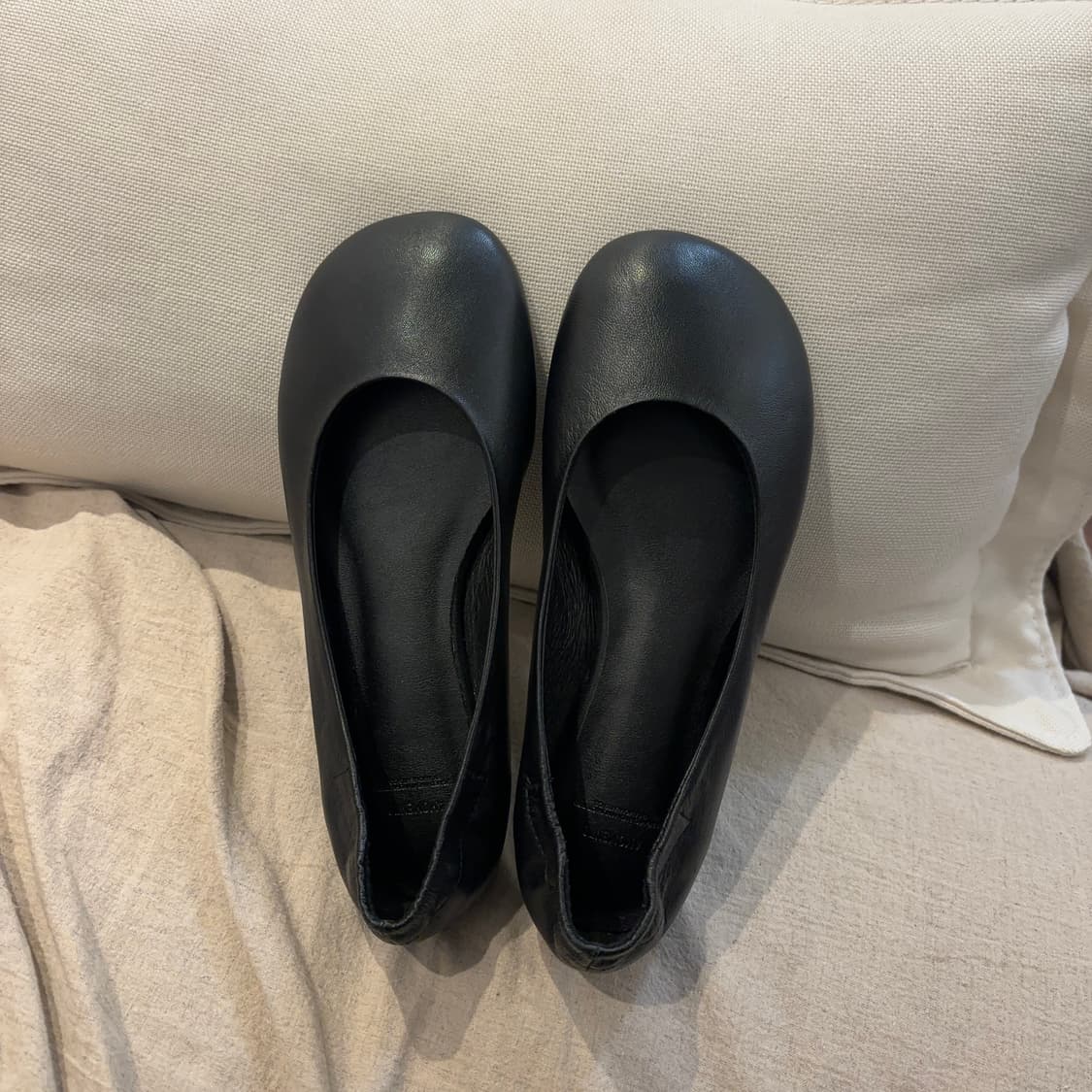 아모멘토 21ss 플랫슈즈 새상품 230 상품이미지1