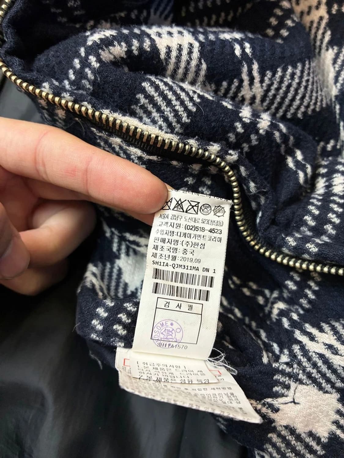 시스템옴므 19FW 양가죽 패치드 체크 덕다운 패딩 PN6010    상품이미지9