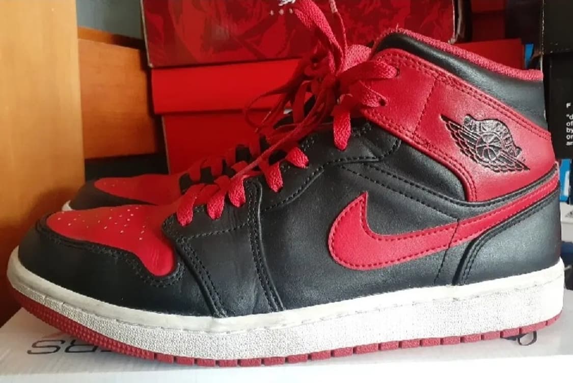 나이키 에어 조던 1 미드 블랙 파이어레드 275 상품이미지1