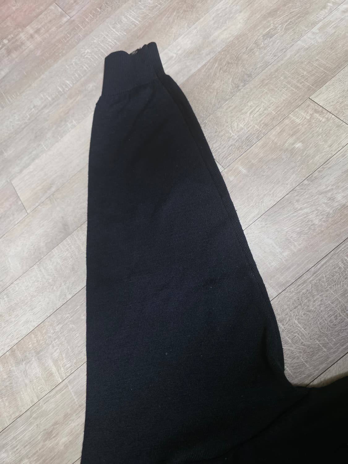 폴리테루 데미지드 브이넥 니트 블랙 4사이즈 상품이미지9