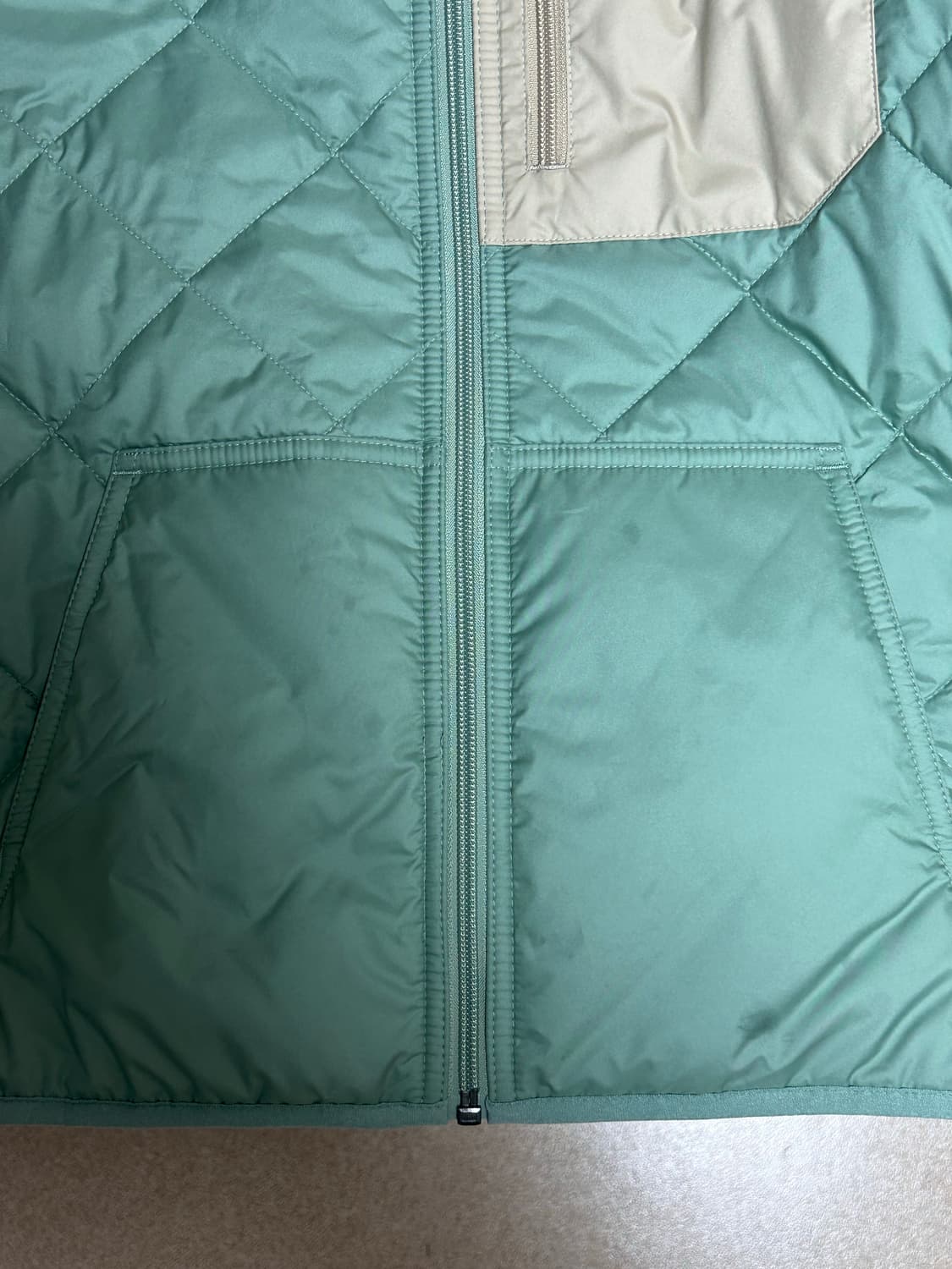 파타고니아 다이아몬드 퀄티드 봄버 후디 자켓 상품이미지2