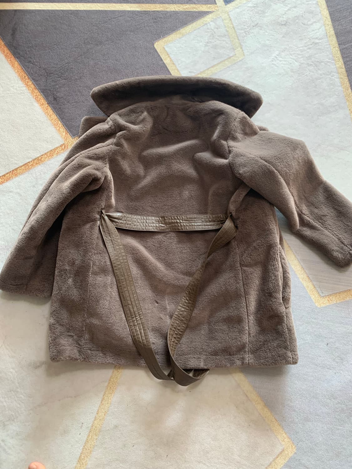 로엠 벨티드 퍼 자켓 여자사이즈 새상품 상품이미지3