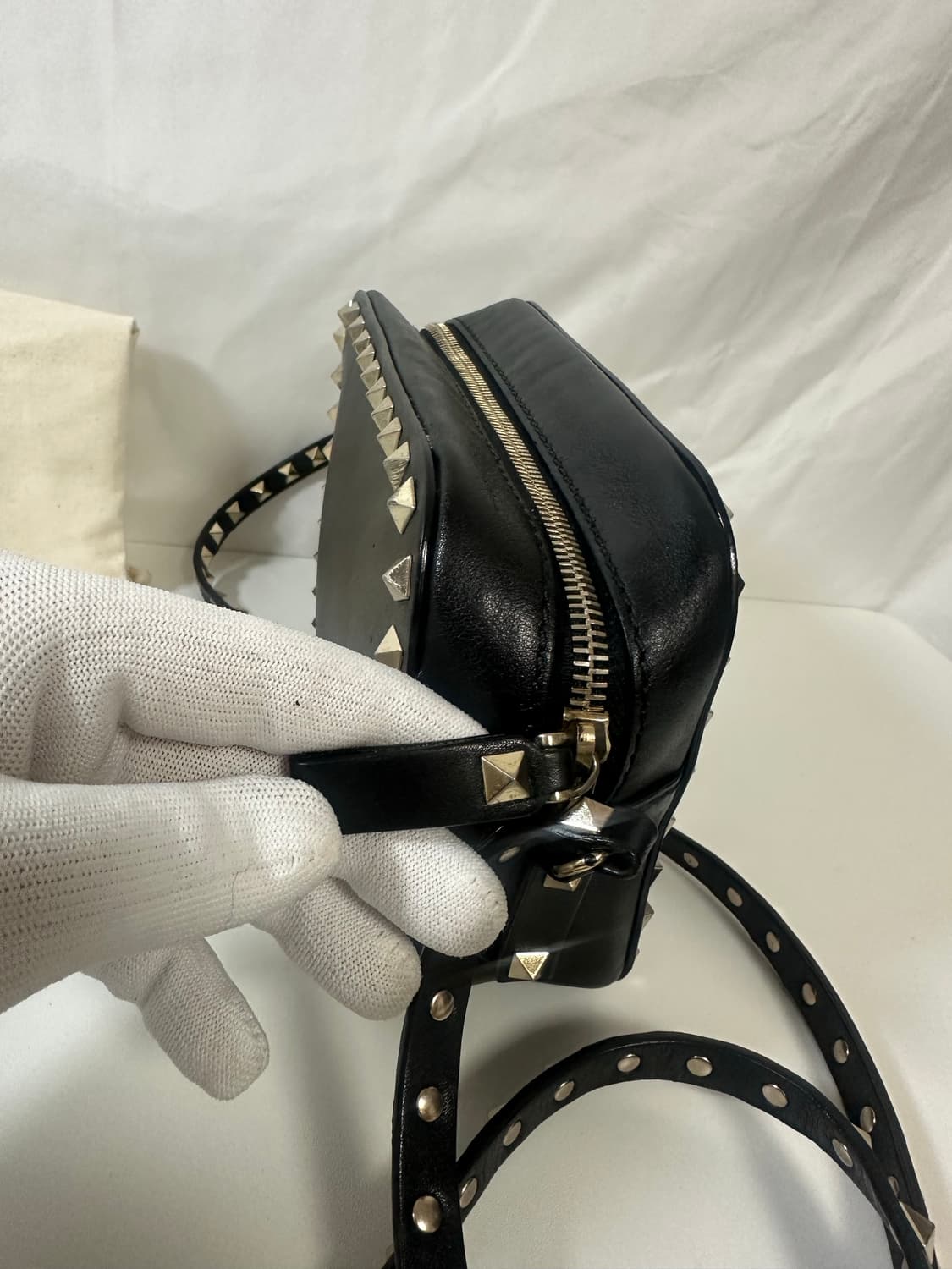 발렌티노 락스터드 카메라백 블랙 (OS) 상품이미지5