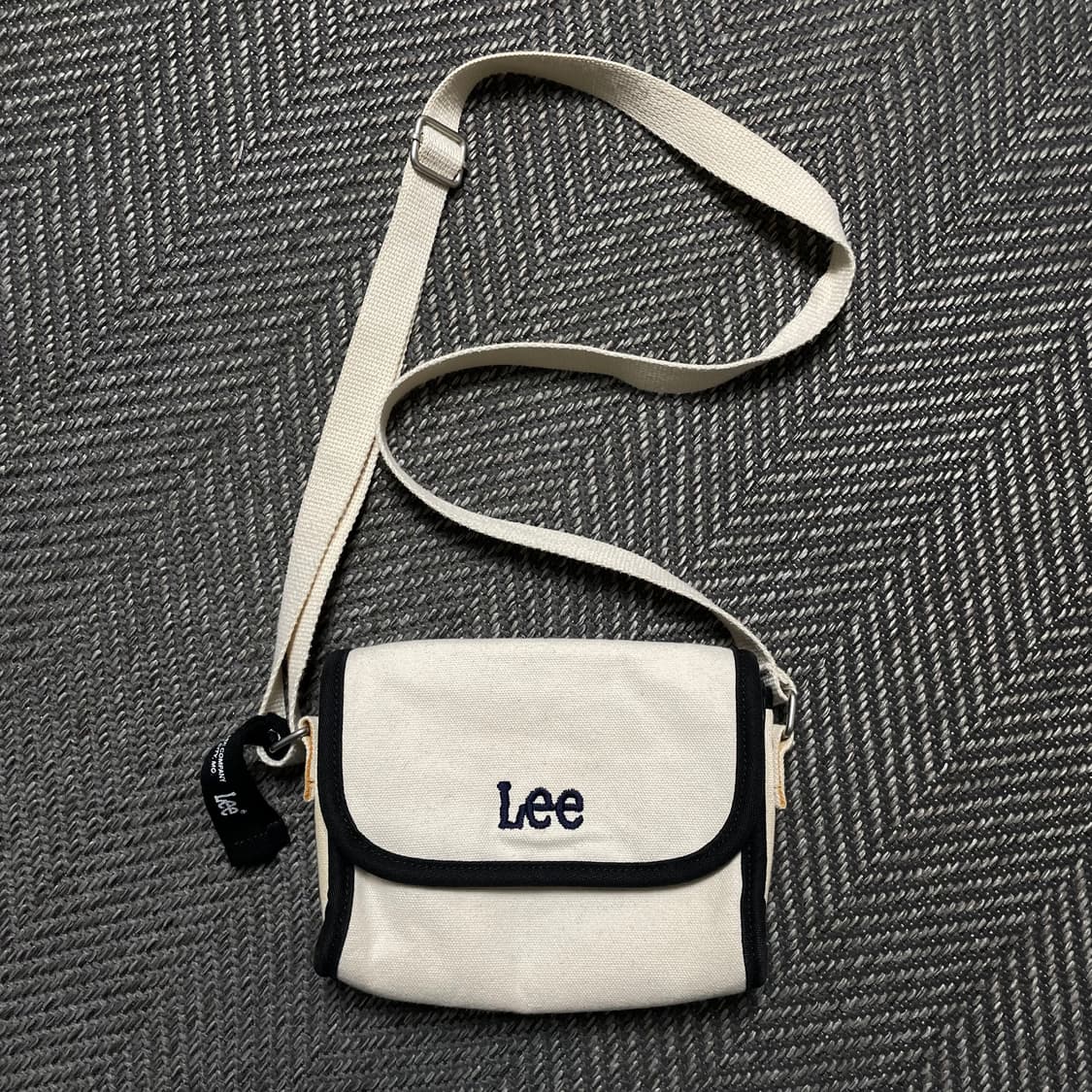 Lee 자수 이지 미니 크로스백 아이보리o 6001 상품이미지1