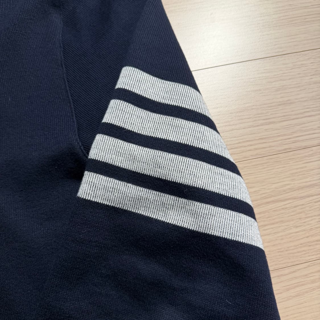 {유일매물/4size} 톰브라운 네이비 하프집업 맨투맨 4 상품이미지2