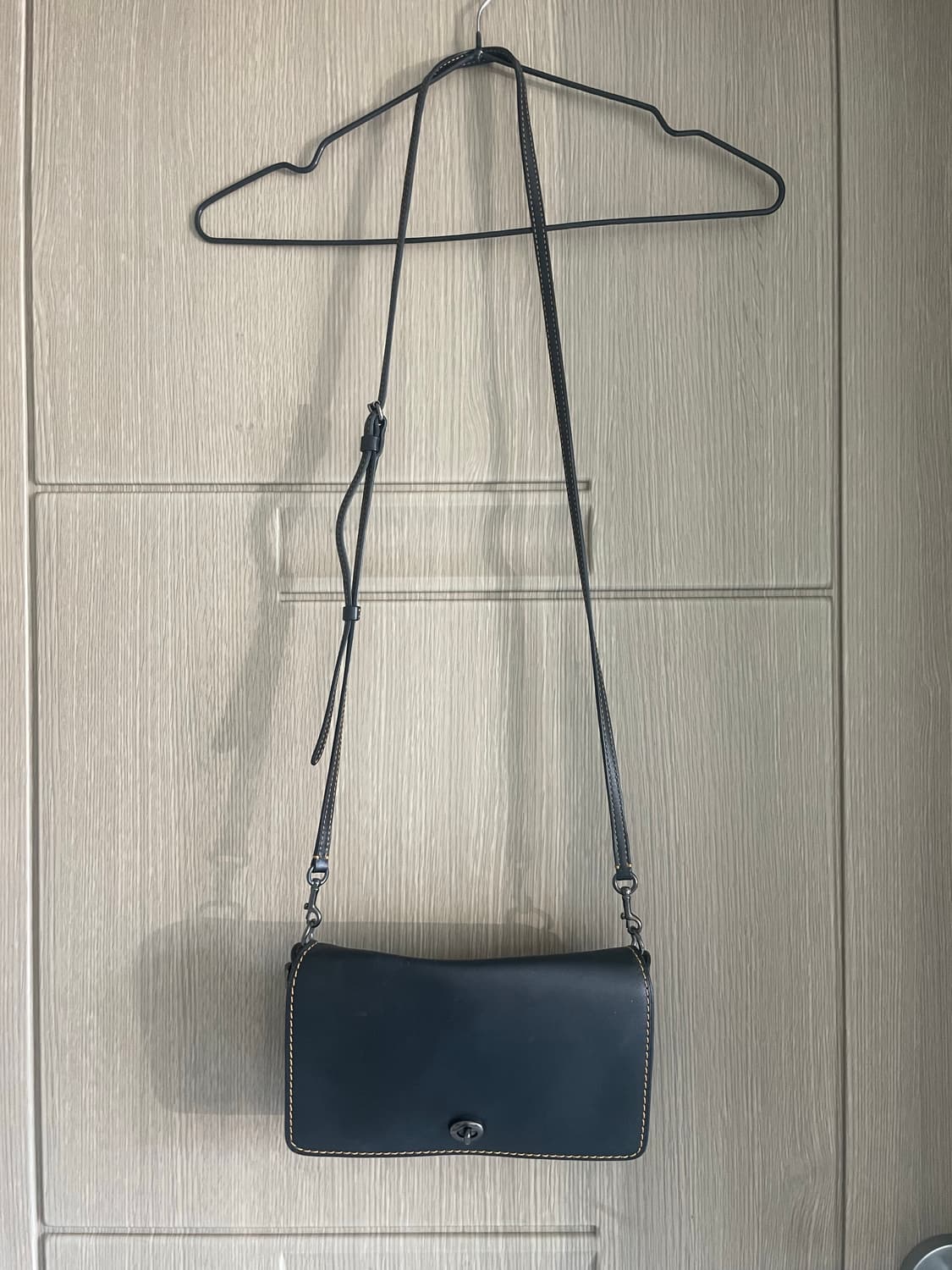 COACH dinky leather 크로스백  상품이미지1