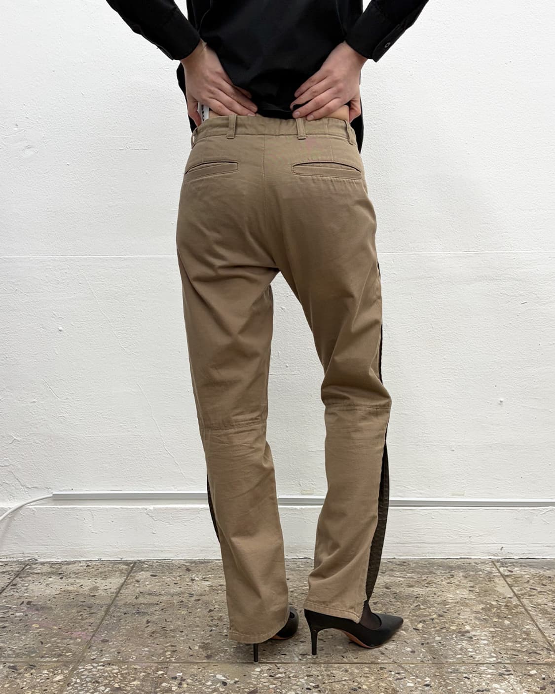 드리스 반 노튼 파이핑 디테일 지퍼 팬츠 상품이미지2