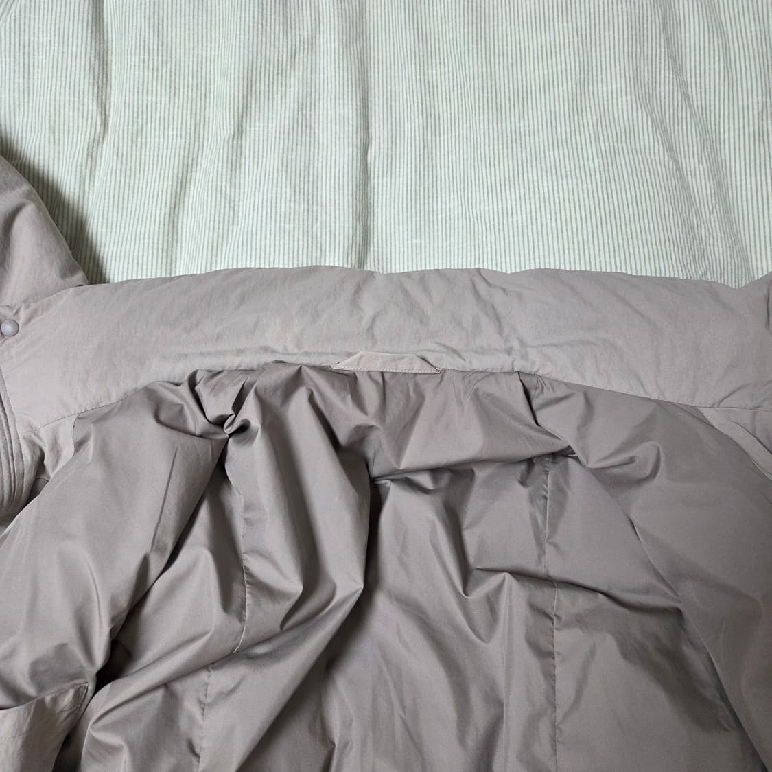 유니클로U 패디드볼륨재킷 M 내추럴 / 패딩 100 베이지 파카 르메르 상품이미지2