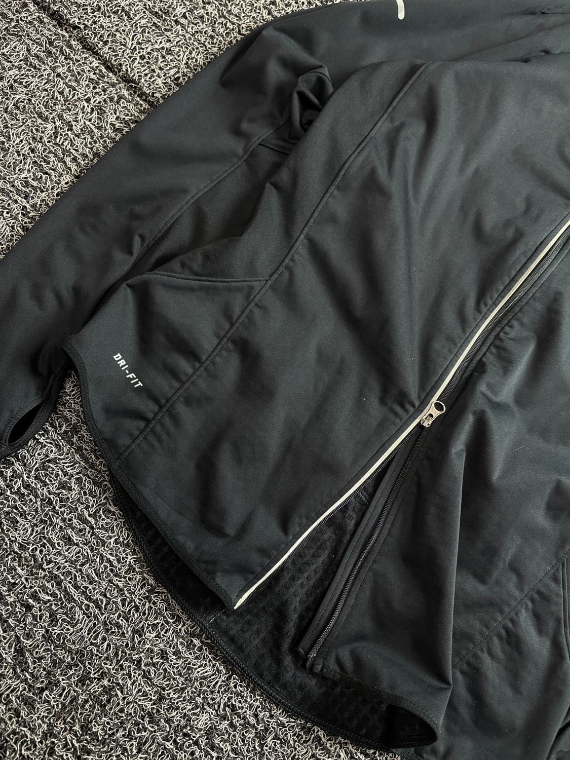 나이키 스우시 드라이핏 블랙 러닝 자켓 3702 상품이미지3