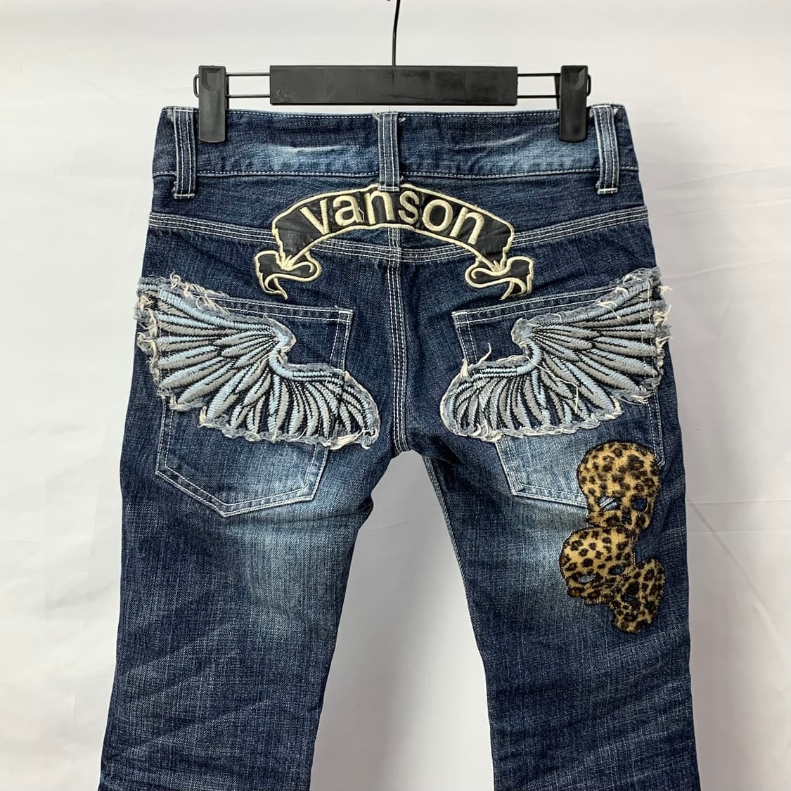 밴슨 레더 플라잉 레오파드 스컬 데님 팬츠 상품이미지6