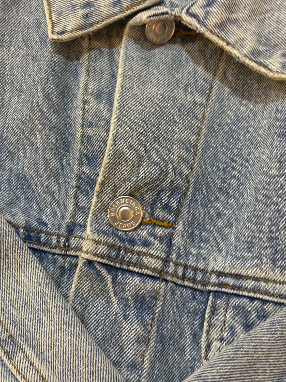 발렌시아가 22ss 컷팅 데님 자켓 상품이미지5