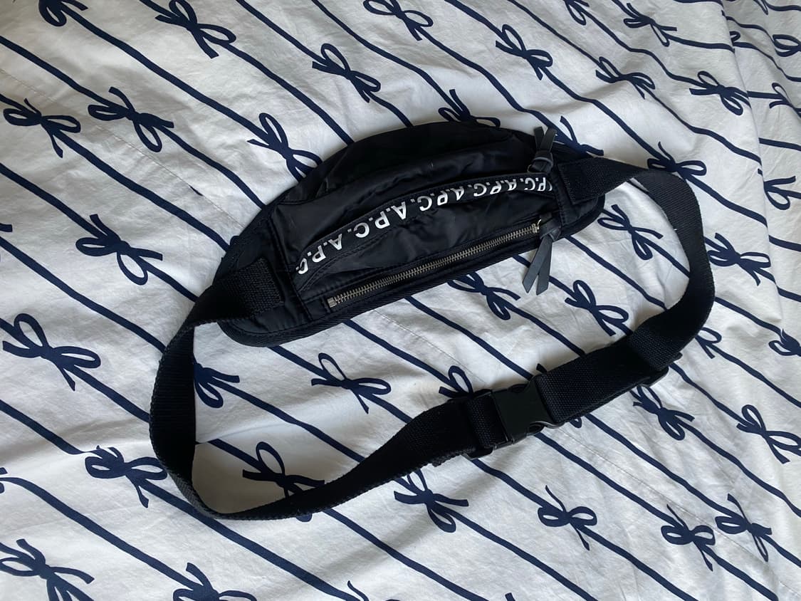 APC 아페세 슬링백 힙색 상품이미지1