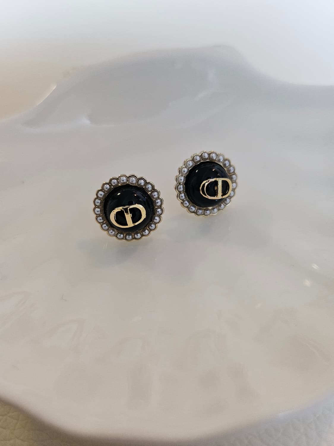 디올 업사이클링 블랙스톤 진주 귀걸이 상품이미지2