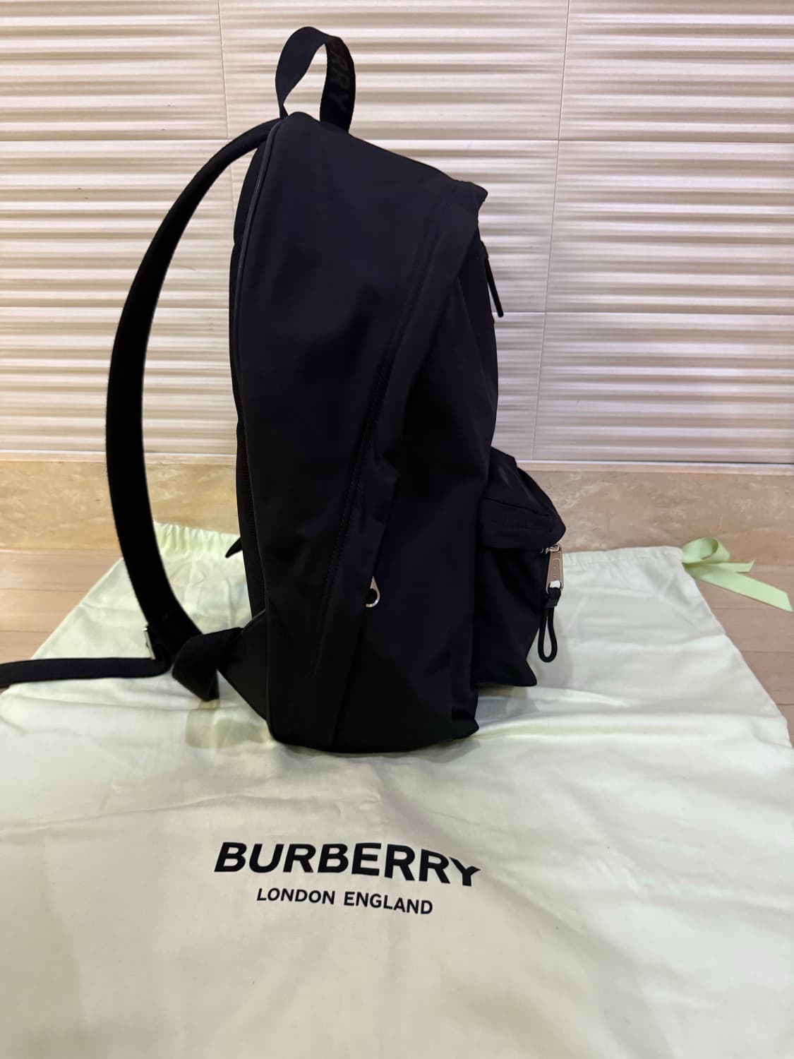[정품/더스트백 포함] 버버리 나일론 백팩 블랙 상품이미지3