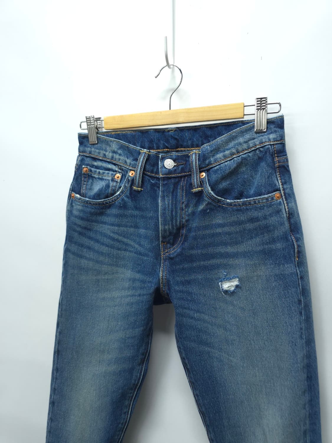 리바이스 여성 512 슬림 테이퍼드 중청 데미지진(28) 상품이미지2