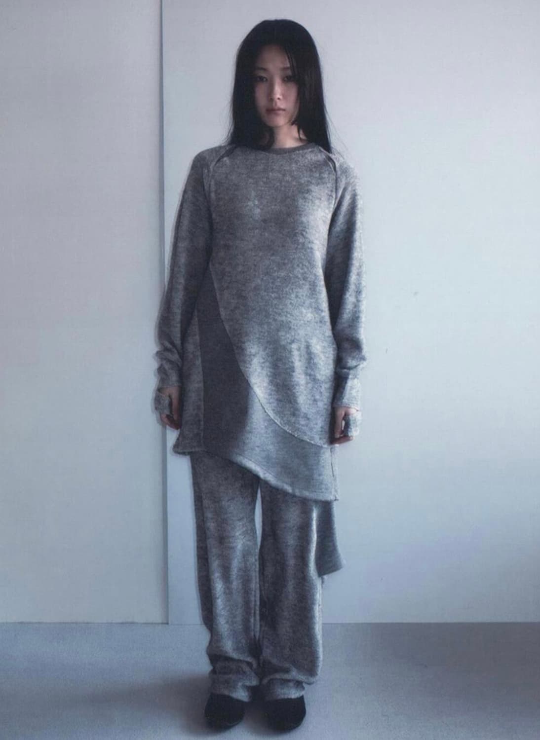 AW24 CURVED RAGLAN SWEATER 지초이 스웨터 원피스 상품이미지1