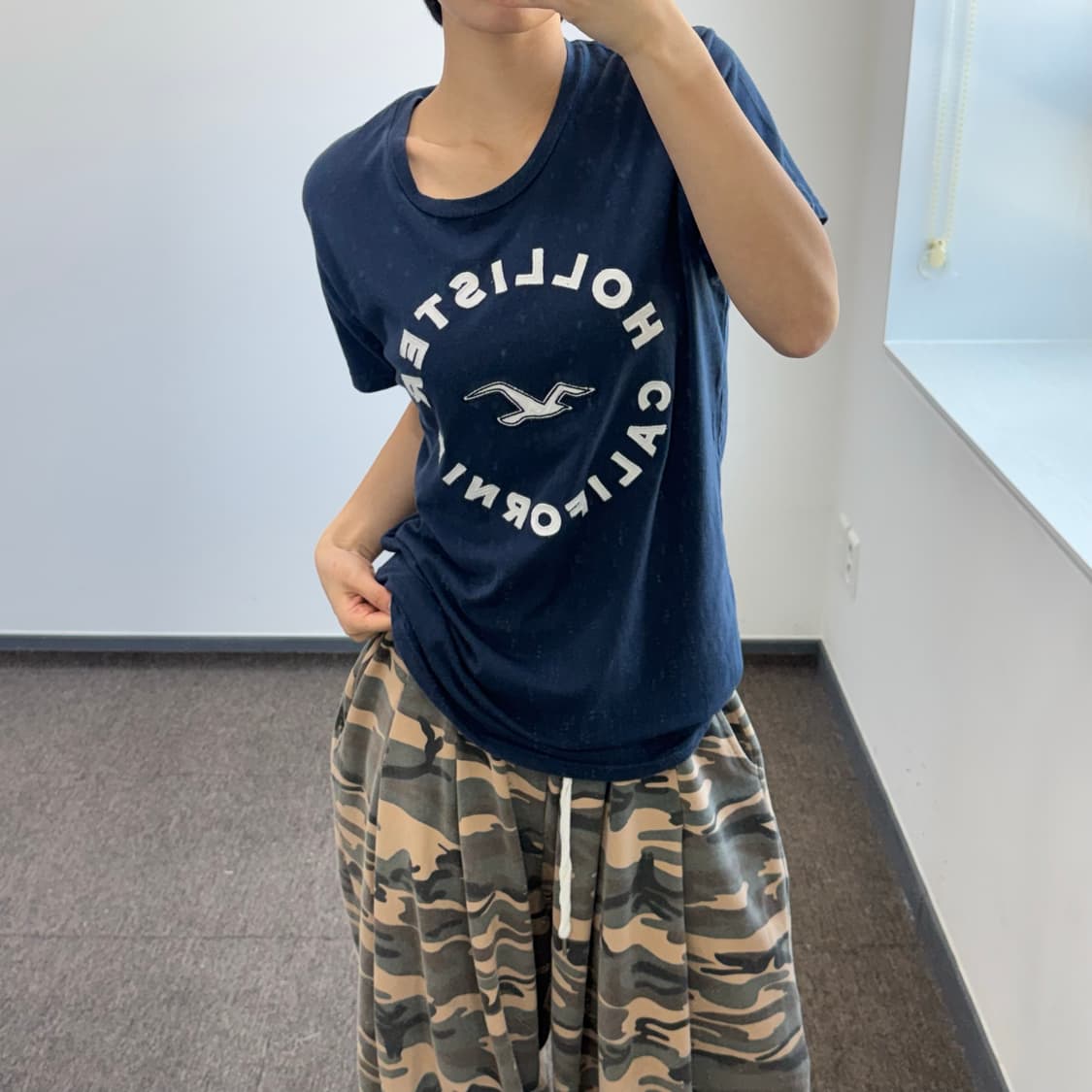 Hollister 홀리스터 스펠아웃 로고 네이비 반팔  상품이미지1