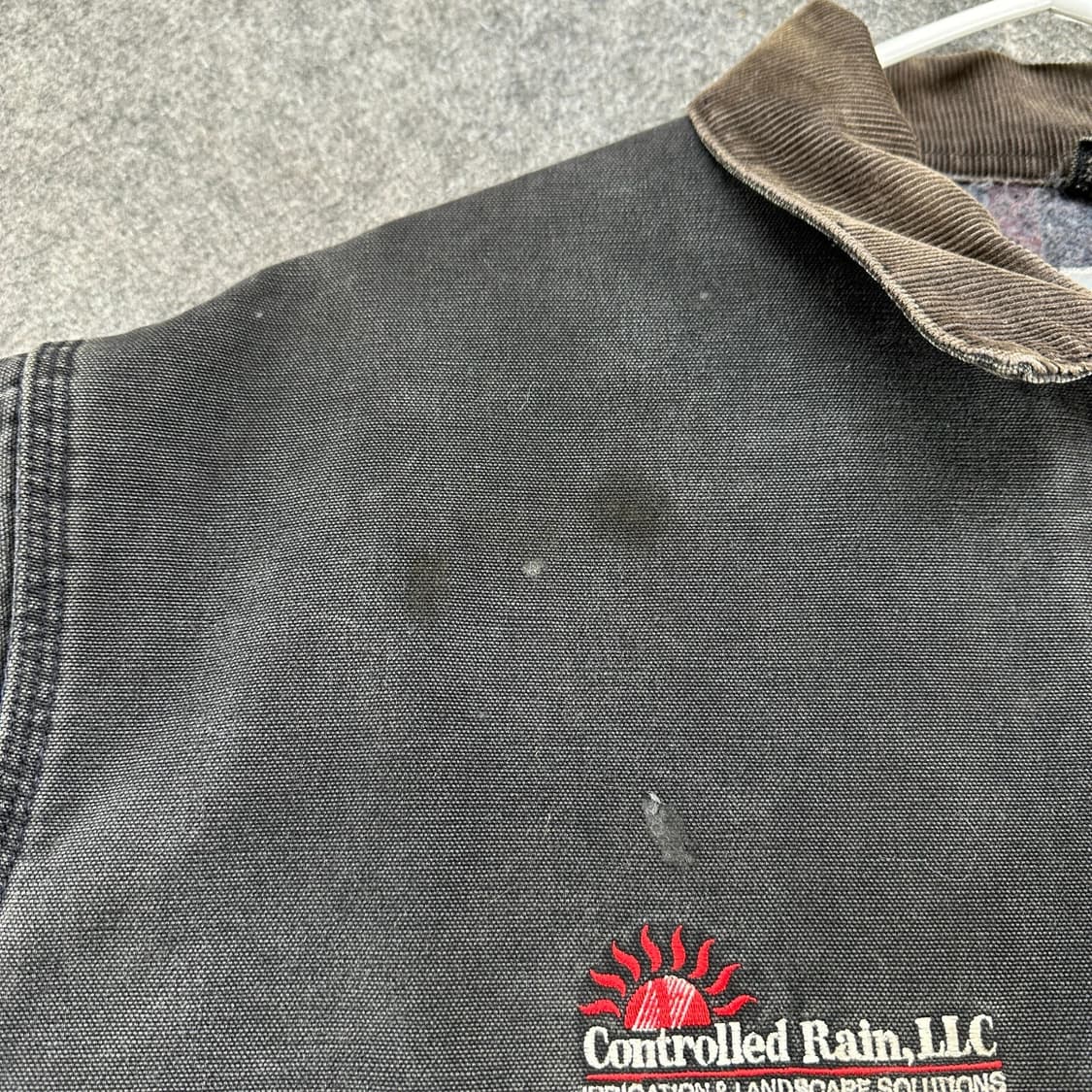 칼하트 J01 디트로이트 컨트롤드 레인 엘엘씨 커스텀 자켓 블랙 상품이미지9