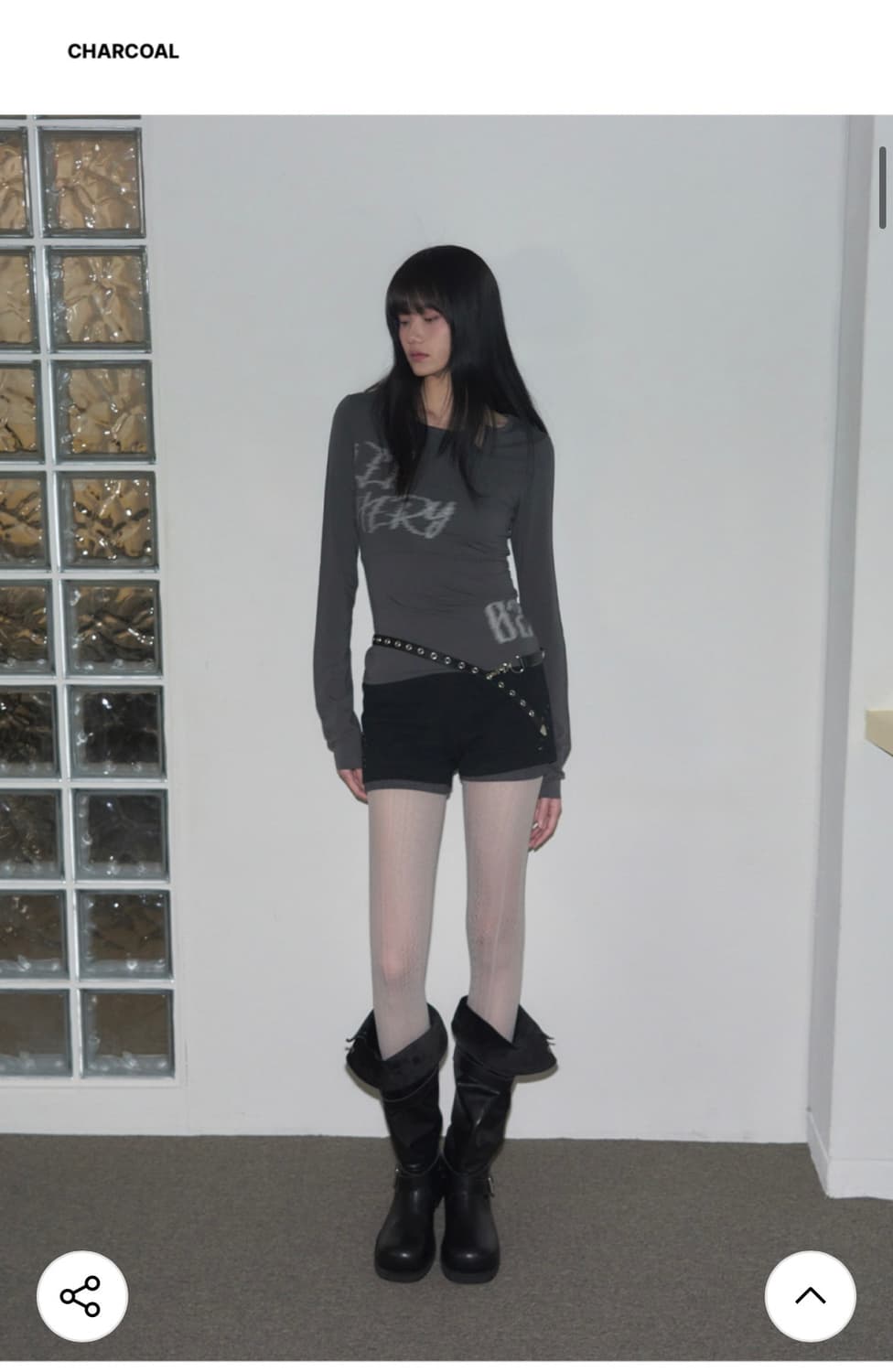 (FREE) 레더리 레터링 슬릿 롱슬리브 [CHARCOAL] 판매 상품이미지4