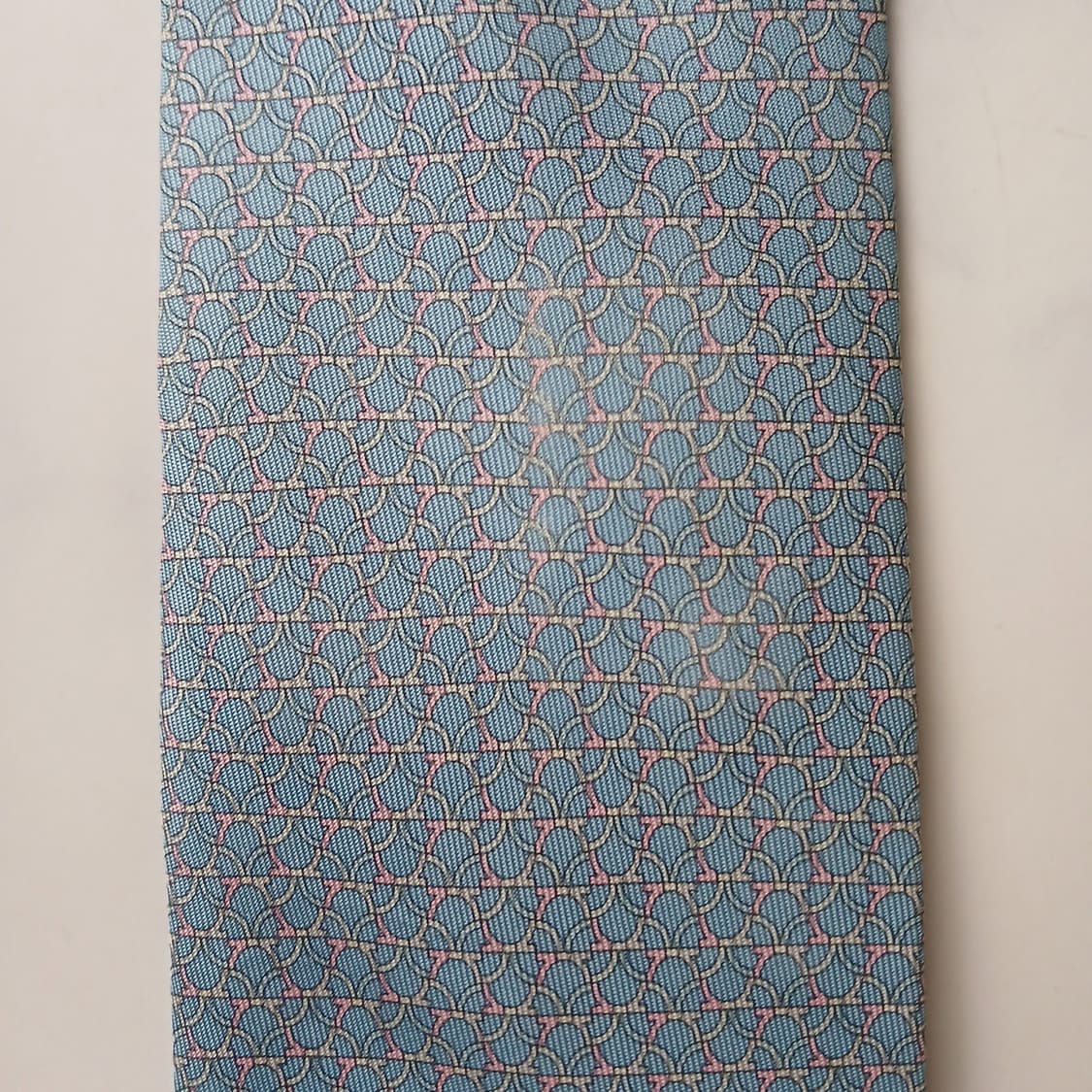 살바토레 페라가모 실크 블루 패턴 넥타이 8cm B등급 E725
 상품이미지4