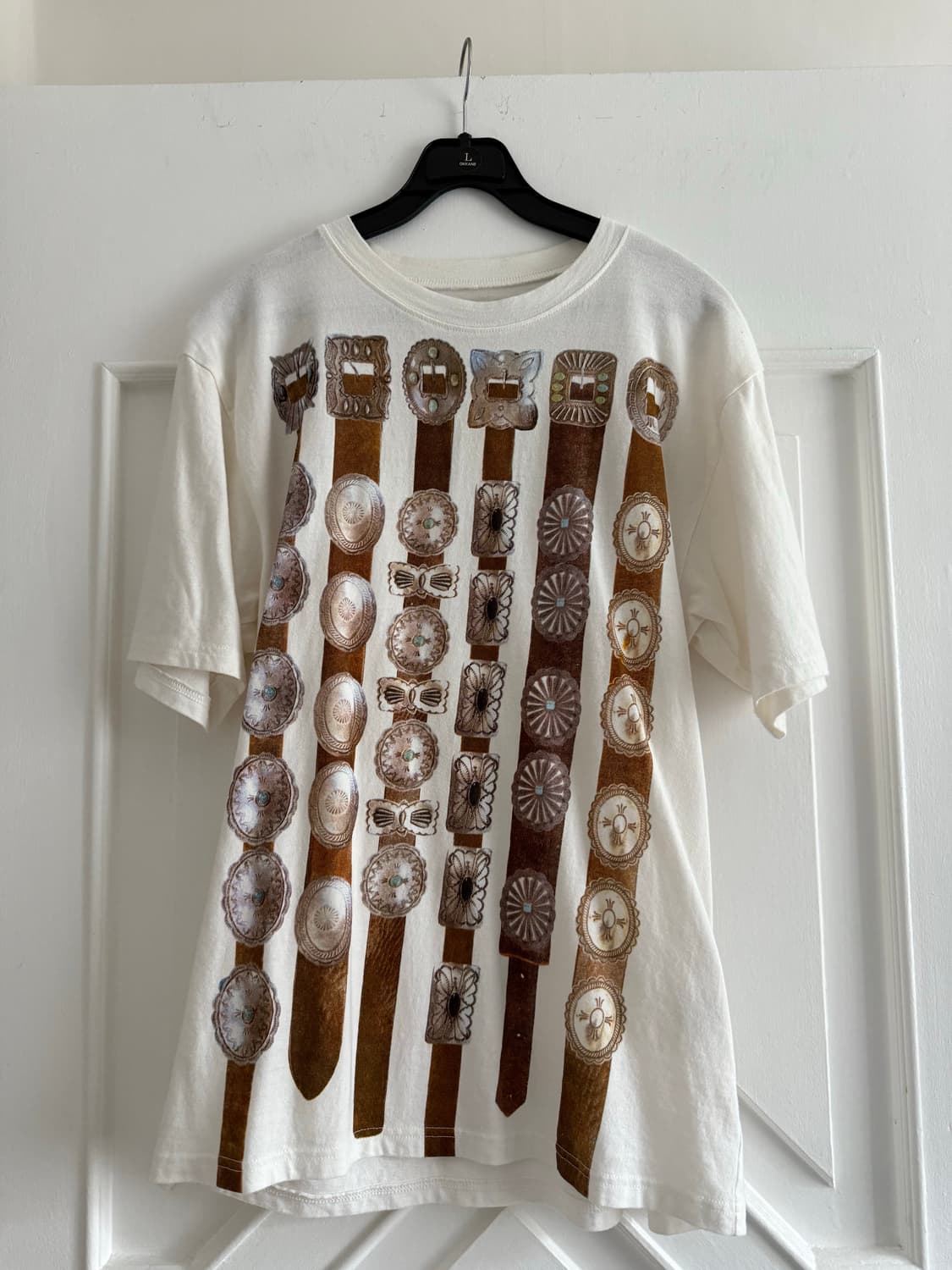 KAPITAL 캐피탈 메탈 벨트 모티브 반팔 티 상품이미지2