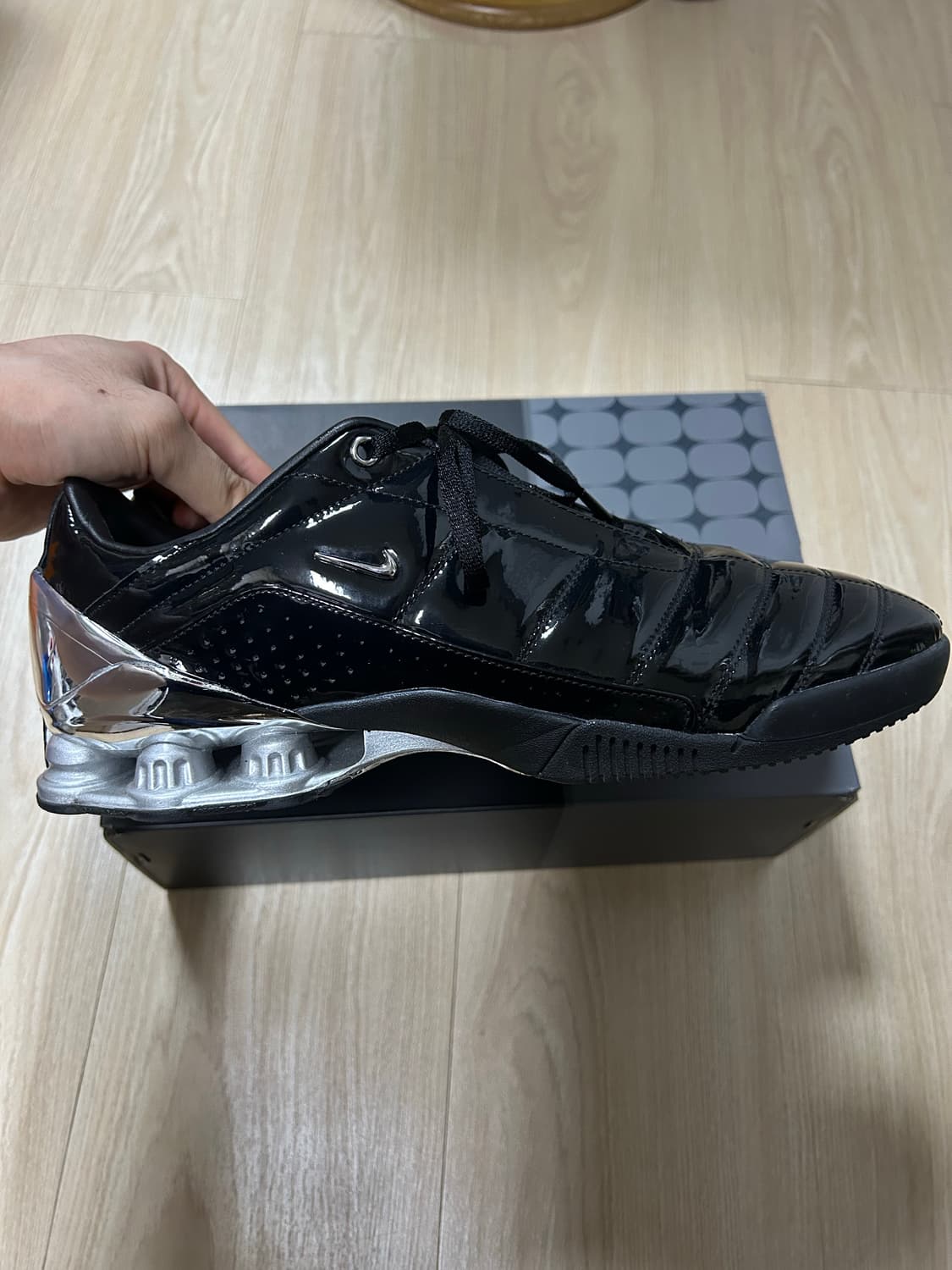 나이키 x 마하 암스테르담 토탈 90 샥스 마지아 블랙 앤 메탈릭 290 상품이미지5