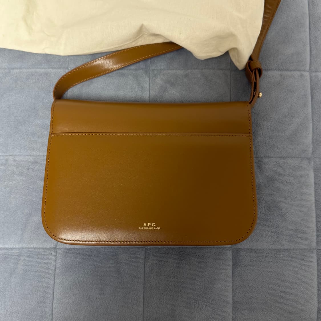 A.P.C 아페쎄 아스트라 백 카멜 컬러 상품이미지3