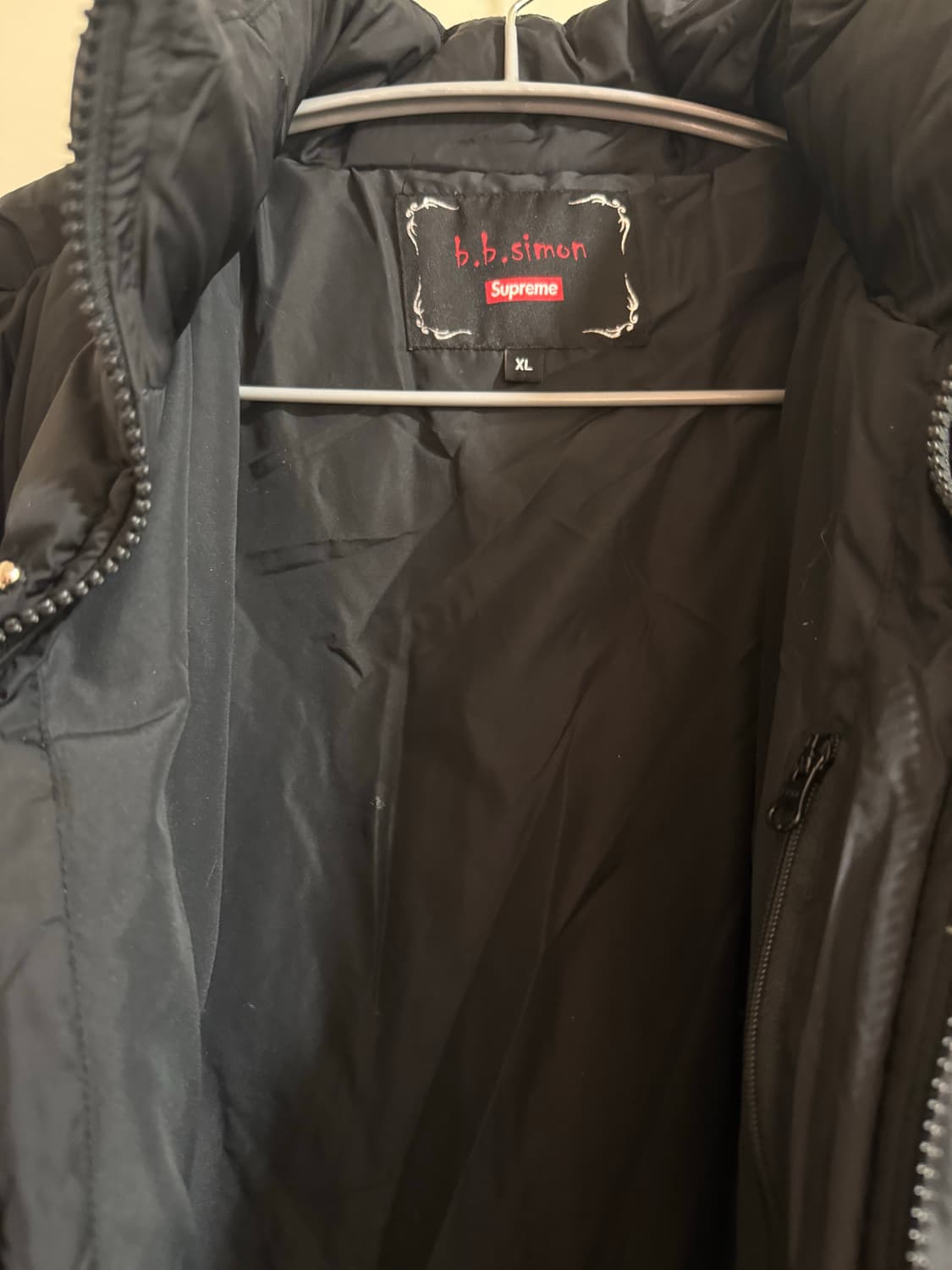 슈프림 x B.B. 사이먼 스터드 퍼퍼 자켓 블랙 - 22SS 상품이미지5
