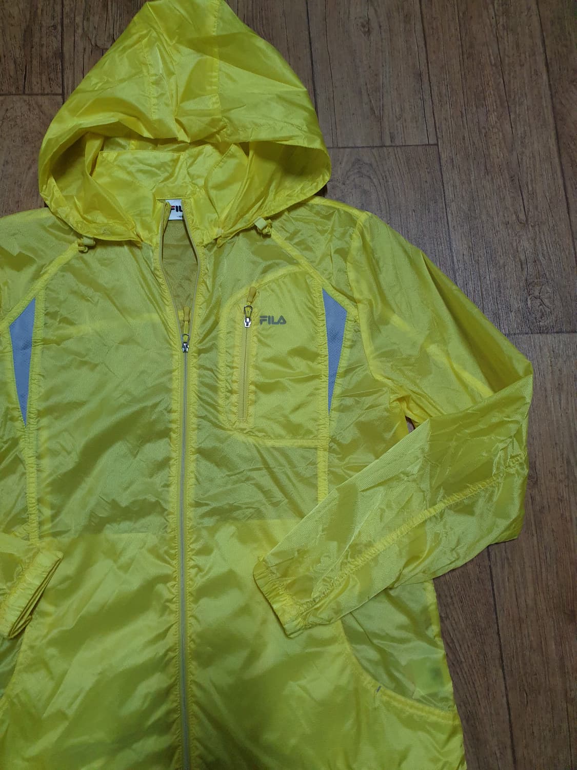 1206 휠라 바람막이 100 사이즈입니다 상품이미지3