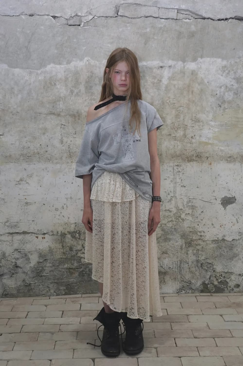 Dared 데어드 SCORED SLASH T-SHIRT 원오프숄더 티셔츠 상품이미지3