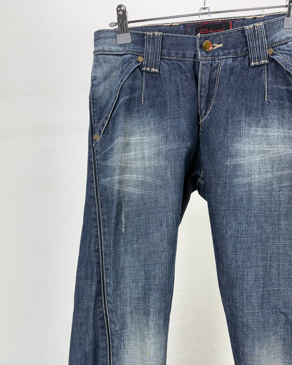 리바이스 엔지니어드 워싱 레그 트위스트 데님 팬츠 상품이미지2
