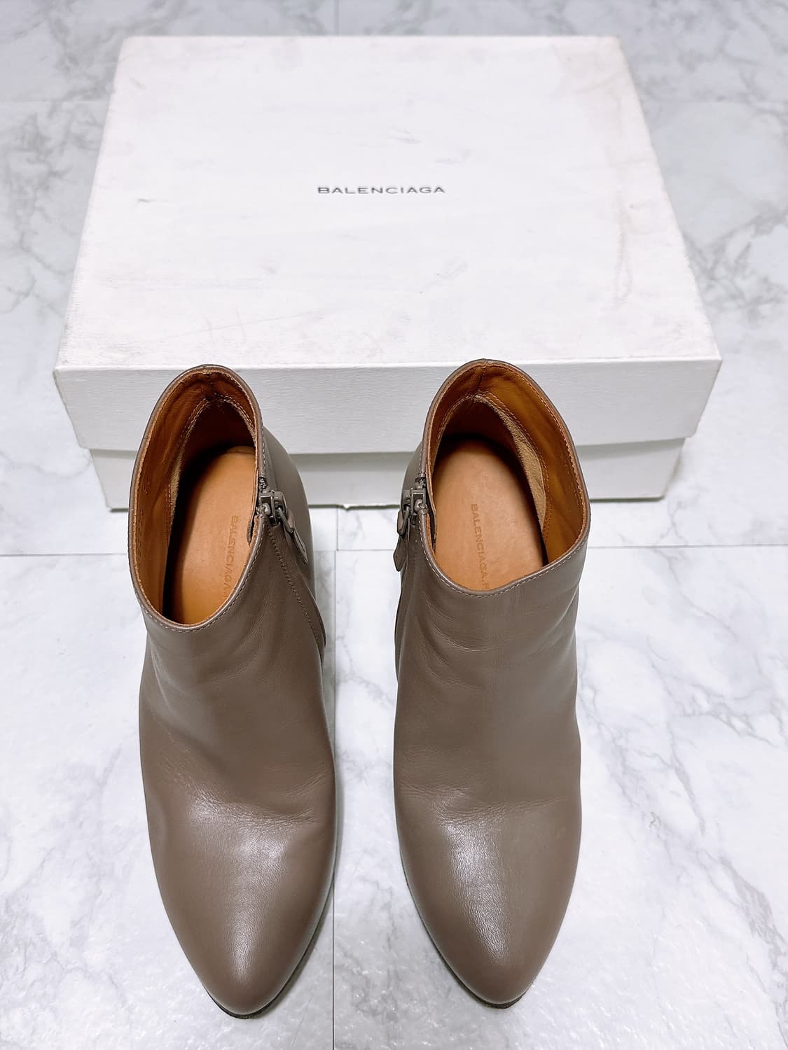 발렌시아가 가죽 앵클부츠  상품이미지1