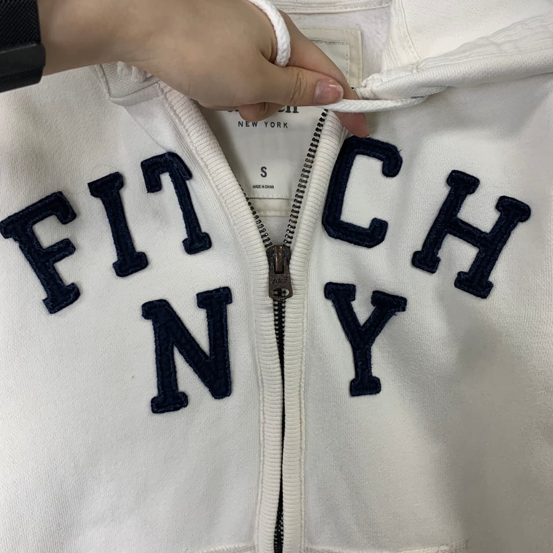 아베크롬비 y2k 와투케 아방핏 화이트 후드집업 상품이미지4