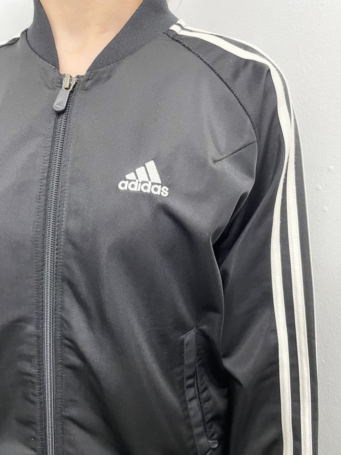 아디다스 검흰 로고 트랙탑 상품이미지3