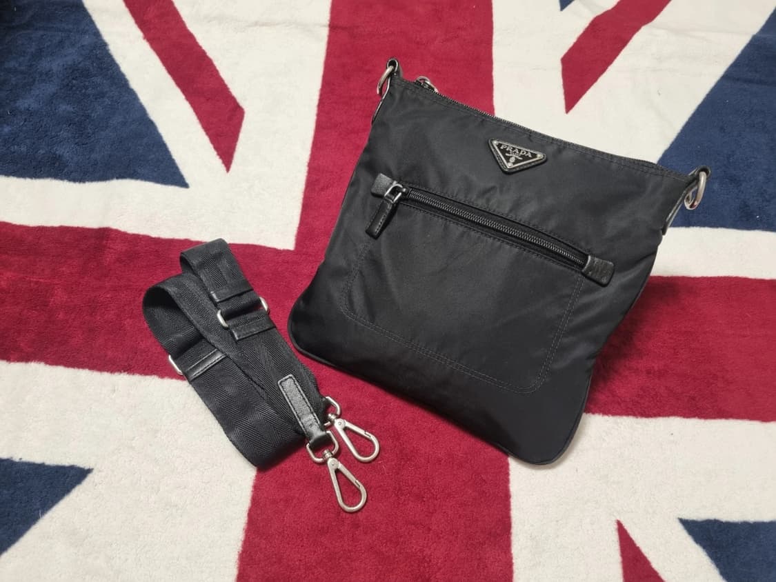프라다 나일론 크로스백 상품이미지1