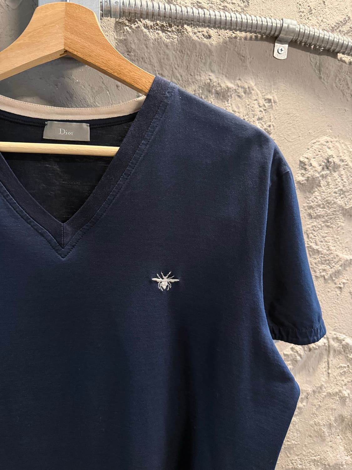 48 디올 DIOR 벌 자수 브이넥 반팔 티셔츠 네이비 상품이미지3