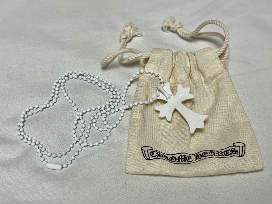 크롬하츠 실리크롬 크로스 펜던트 화이트 판매합니다! 상품이미지2