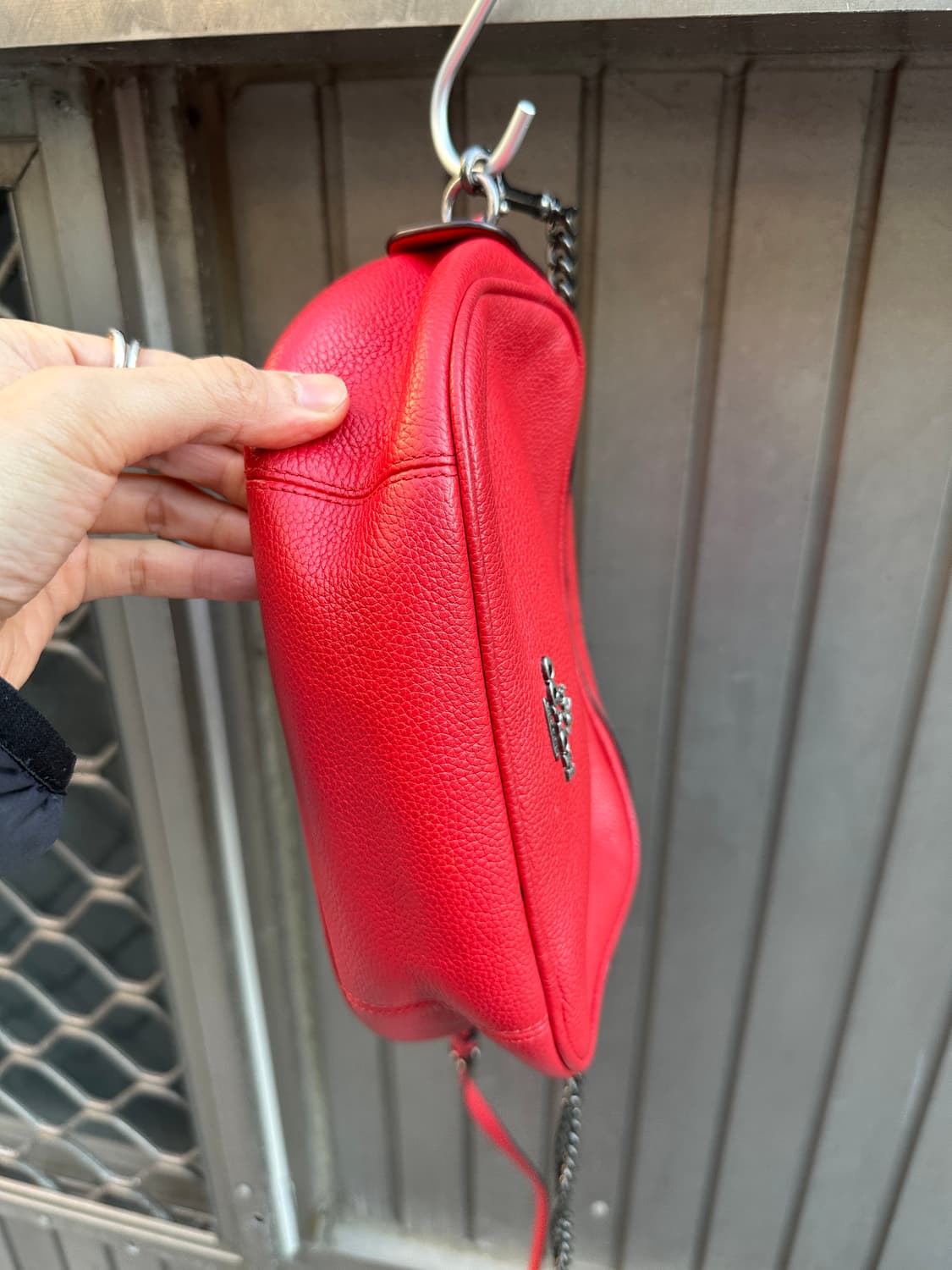 Coach red chain bag 상품이미지4