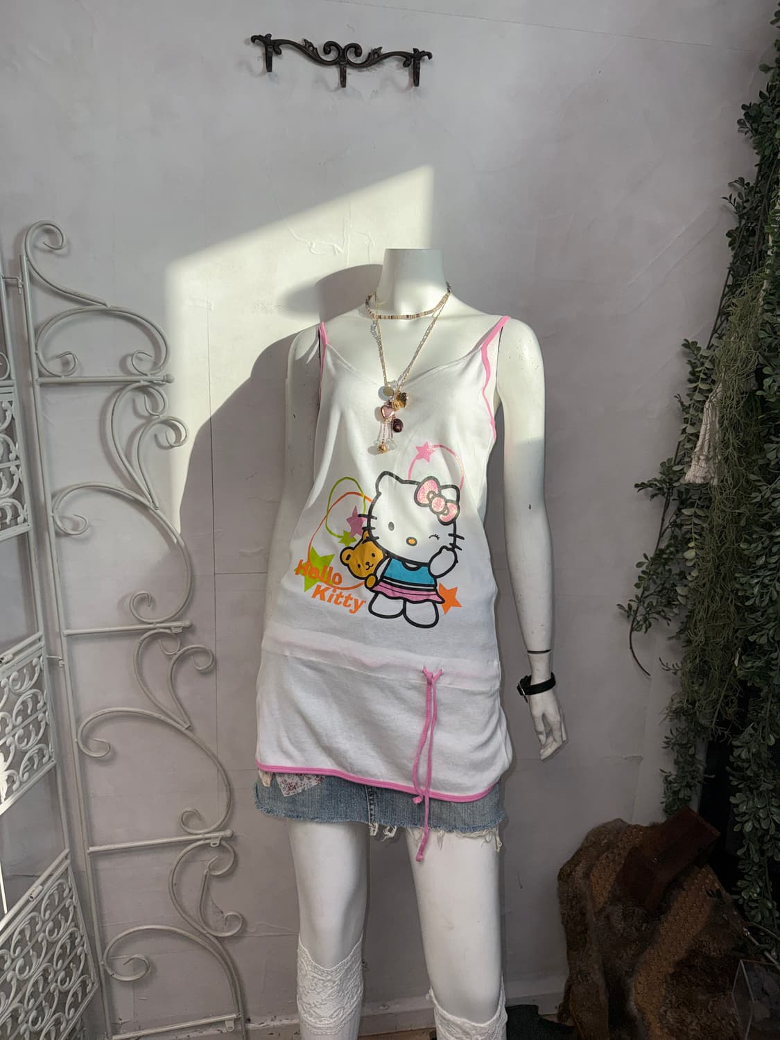 Sanrio Hello Kitty print sleeveless 상품이미지3