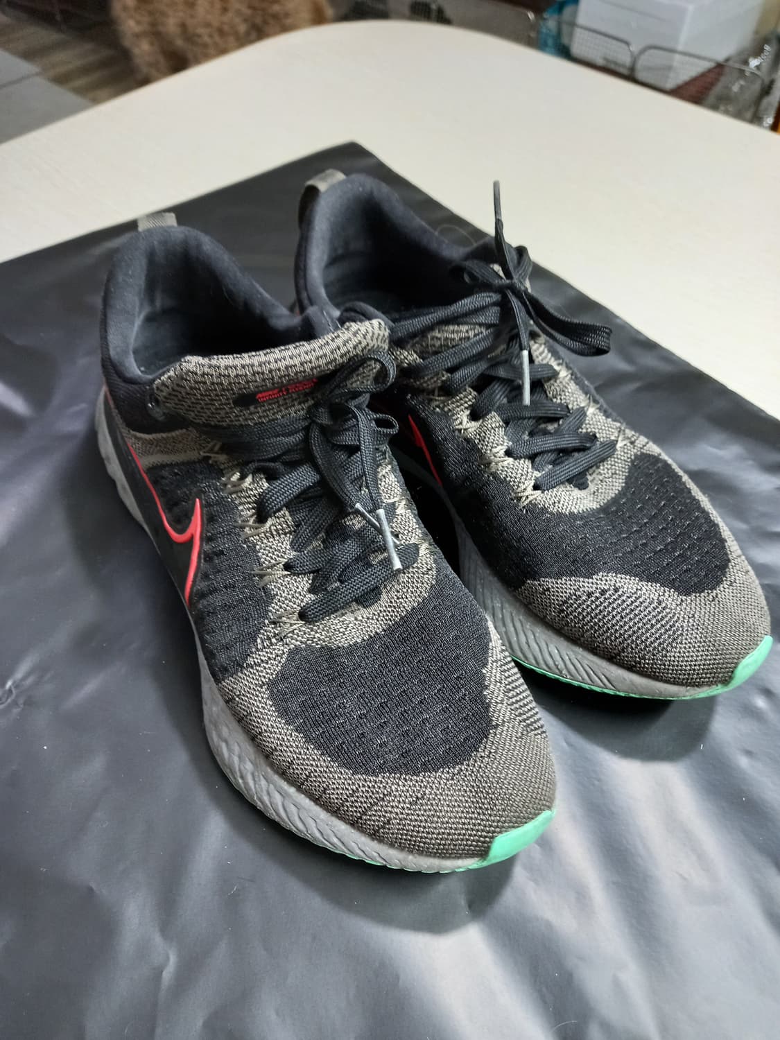 275 NIKE REACT 러닝화 블랙 상품이미지1