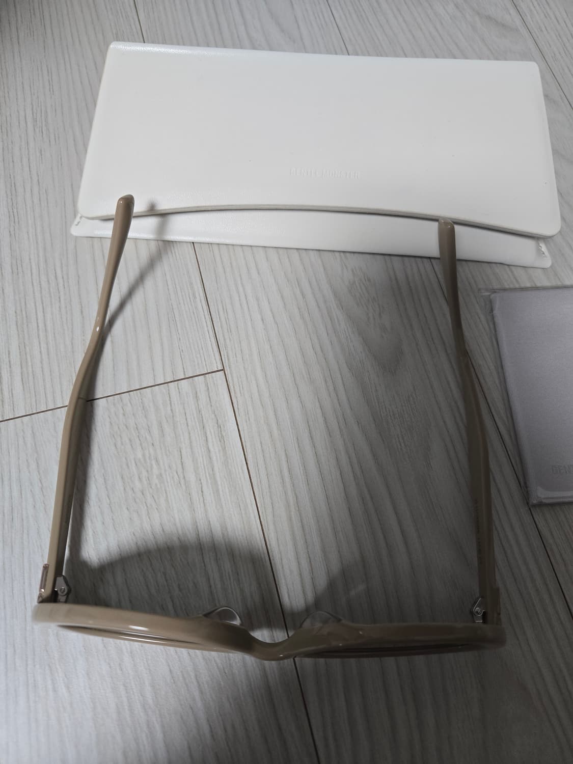 젠틀몬스터 몬드리 베이지 선글라스  상품이미지7