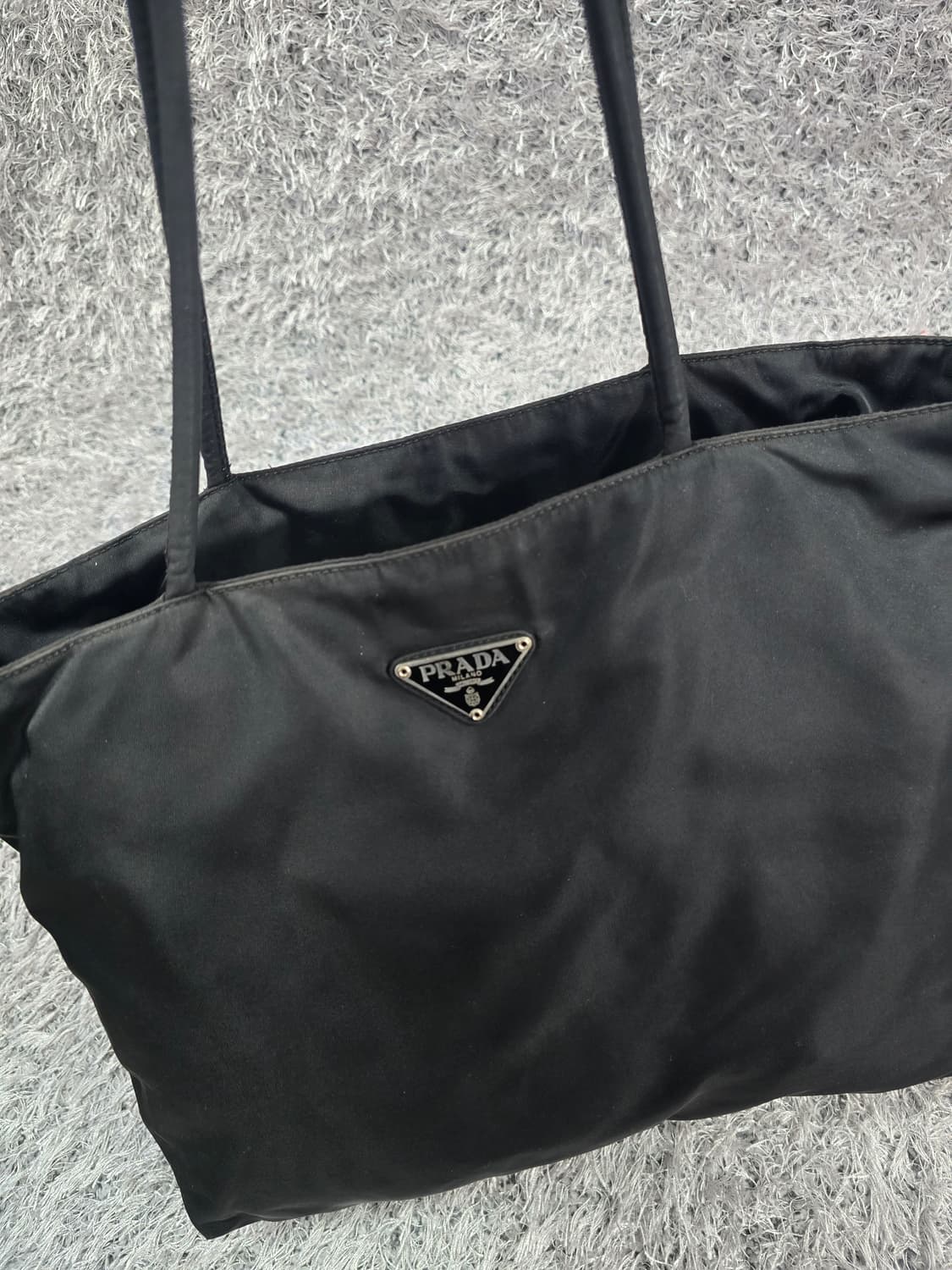 프라다 라일론 숄더백 상품이미지3